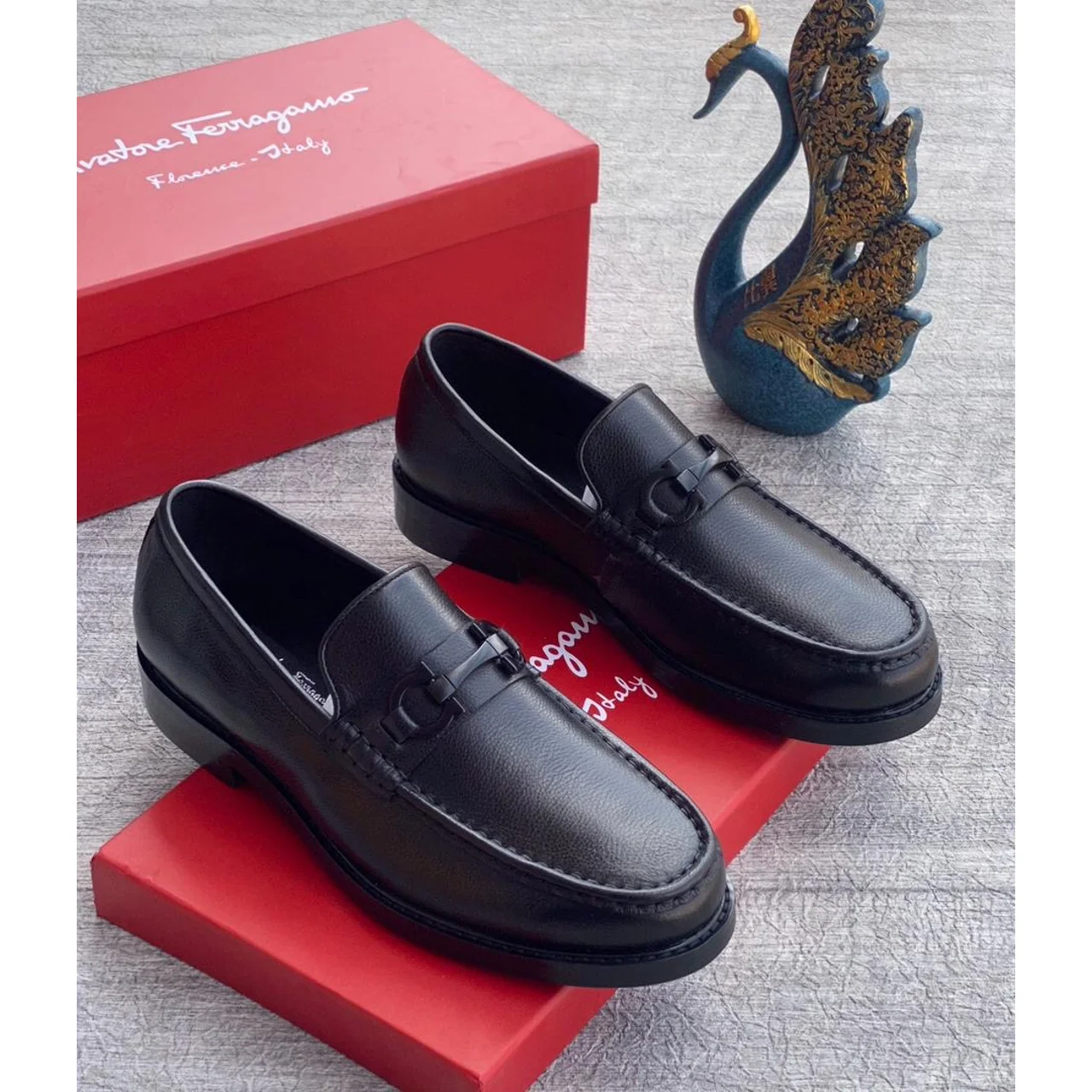 _Sophisticated Men's Footwear (Chic, Stylish, Contemporary, Long-lasting, Fashion-forward)