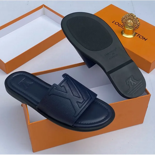 _Sophisticated Men's Slippers (Chic, Durable, Fashionable)