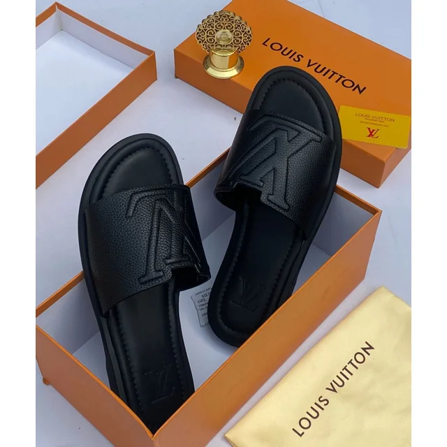 _Sophisticated Men's Slippers (Chic, Durable, Fashionable)