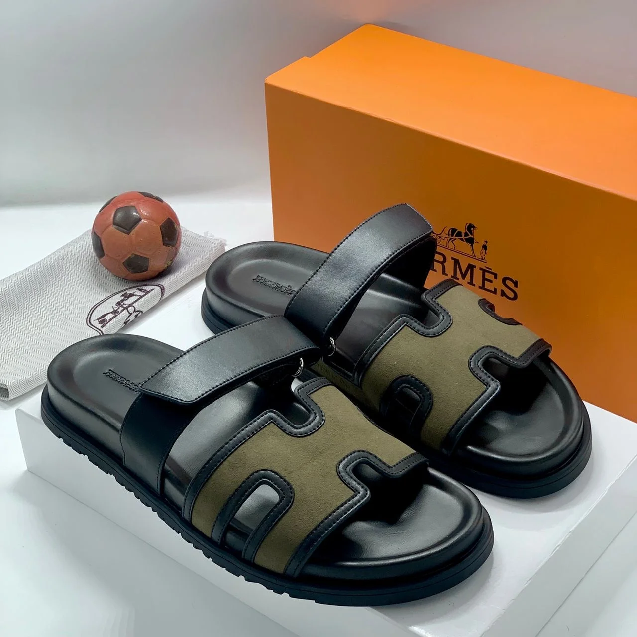 _Sophisticated Men's Slippers (Elegant, Durable, Fashion-Forward, Stylish)
