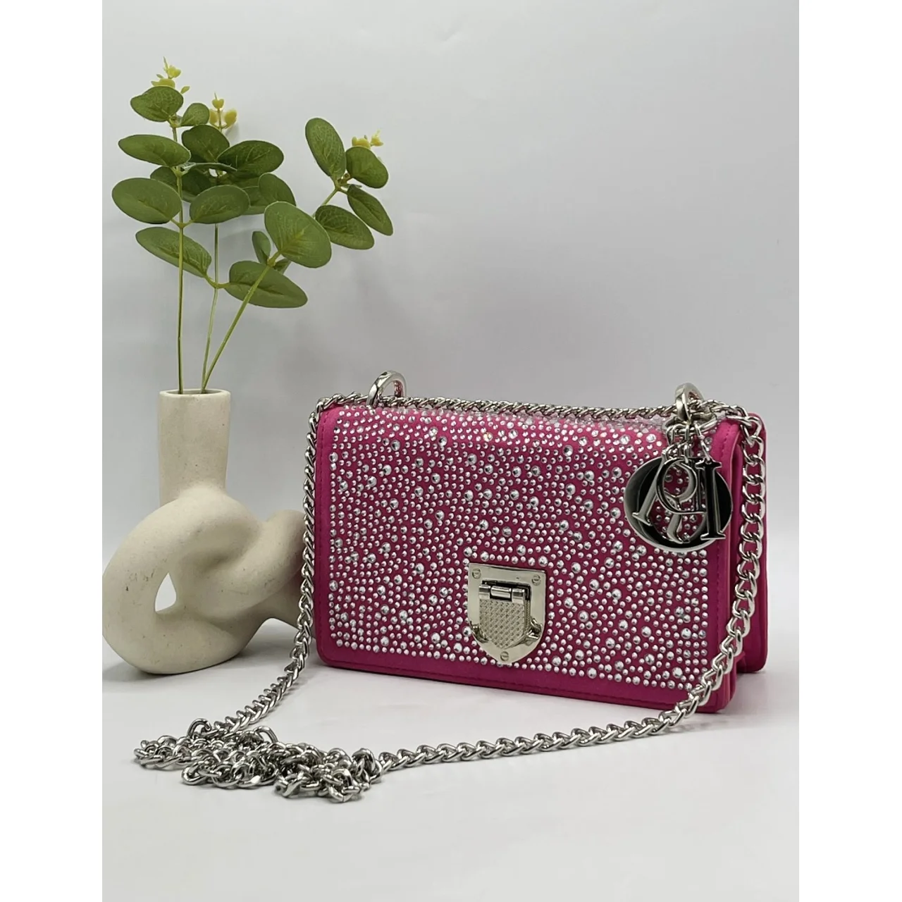 _Sturdy Women's Handbag (Reliable, Chic, Trendy, Elegant)