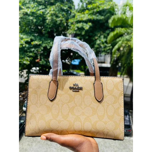 _Sturdy Women's Luxe Coach Handbag (Durable, Fashion-Forward, Chic, Elegant, Midi Size)