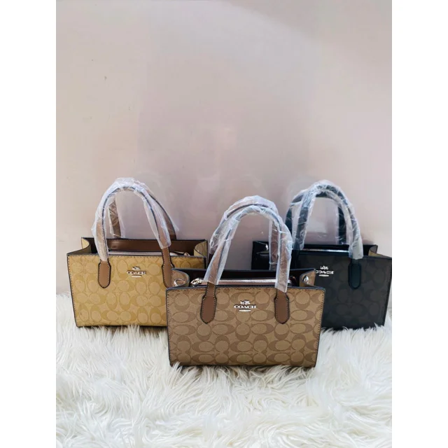 _Sturdy Women's Luxe Coach Handbag (Durable, Fashion-Forward, Chic, Elegant, Midi Size)