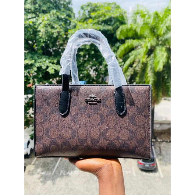 _Sturdy Women's Luxe Coach Handbag (Durable, Fashion-Forward, Chic, Elegant, Midi Size)