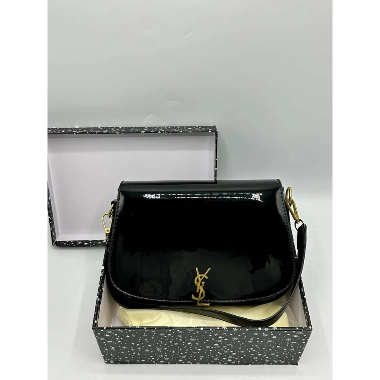 _Stylish and Durable Women’s Handbag (Chic and Classy)