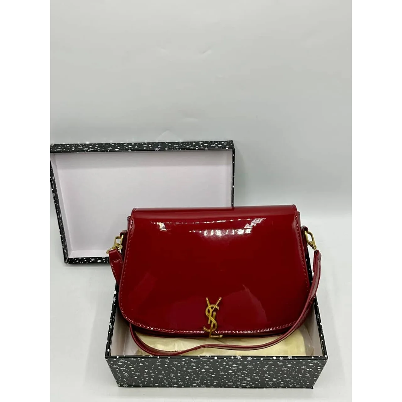 _Stylish and Durable Women’s Handbag (Chic and Classy)