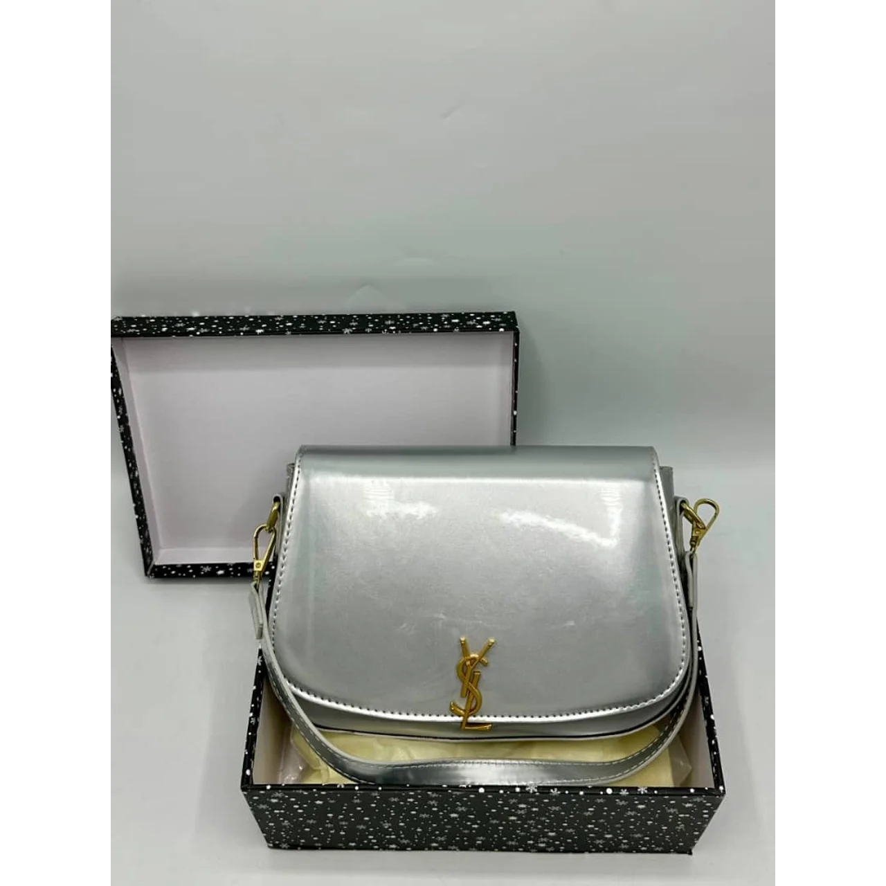 _Stylish and Durable Women’s Handbag (Chic and Classy)