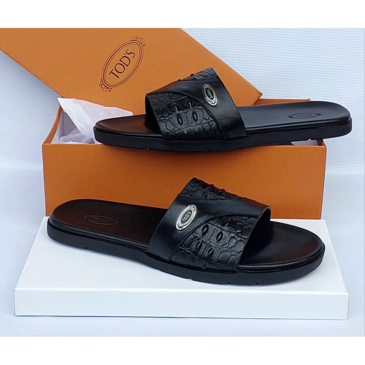 _Stylish Men's Slippers (Chic, Classy, Fashion-Forward, Sophisticated)