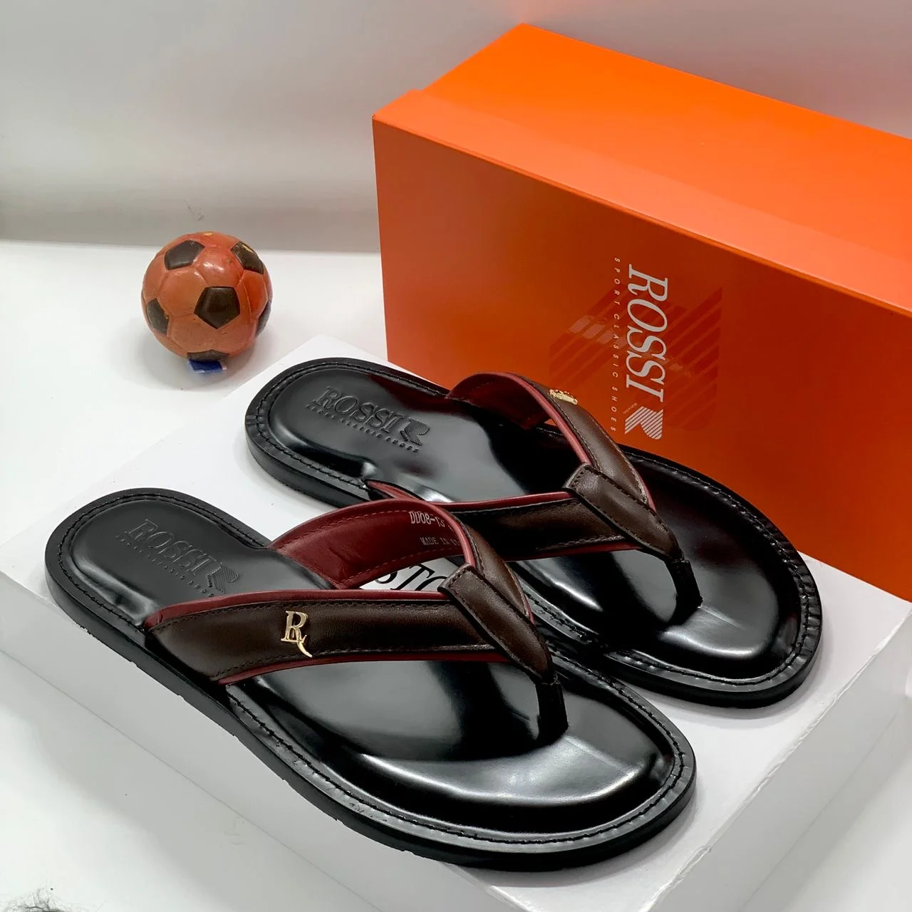 _Stylish Men's Slippers (Trendy, Durable, Sophisticated, Elegant)