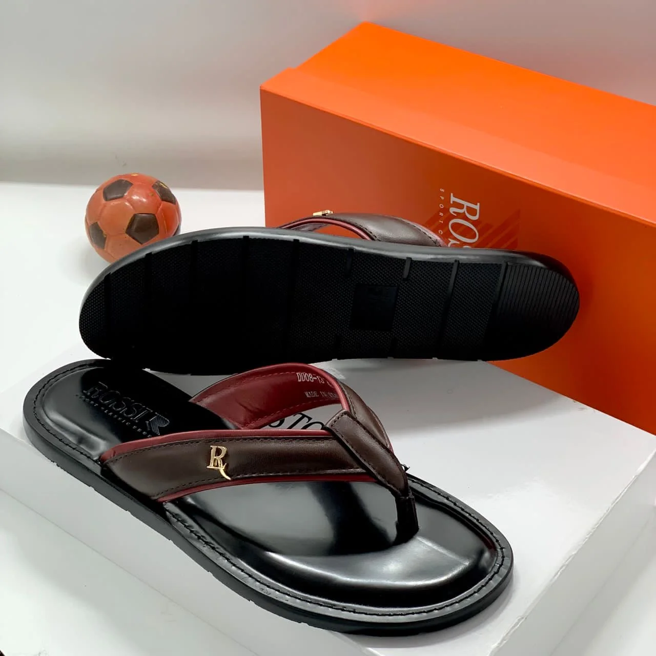 _Stylish Men's Slippers (Trendy, Durable, Sophisticated, Elegant)