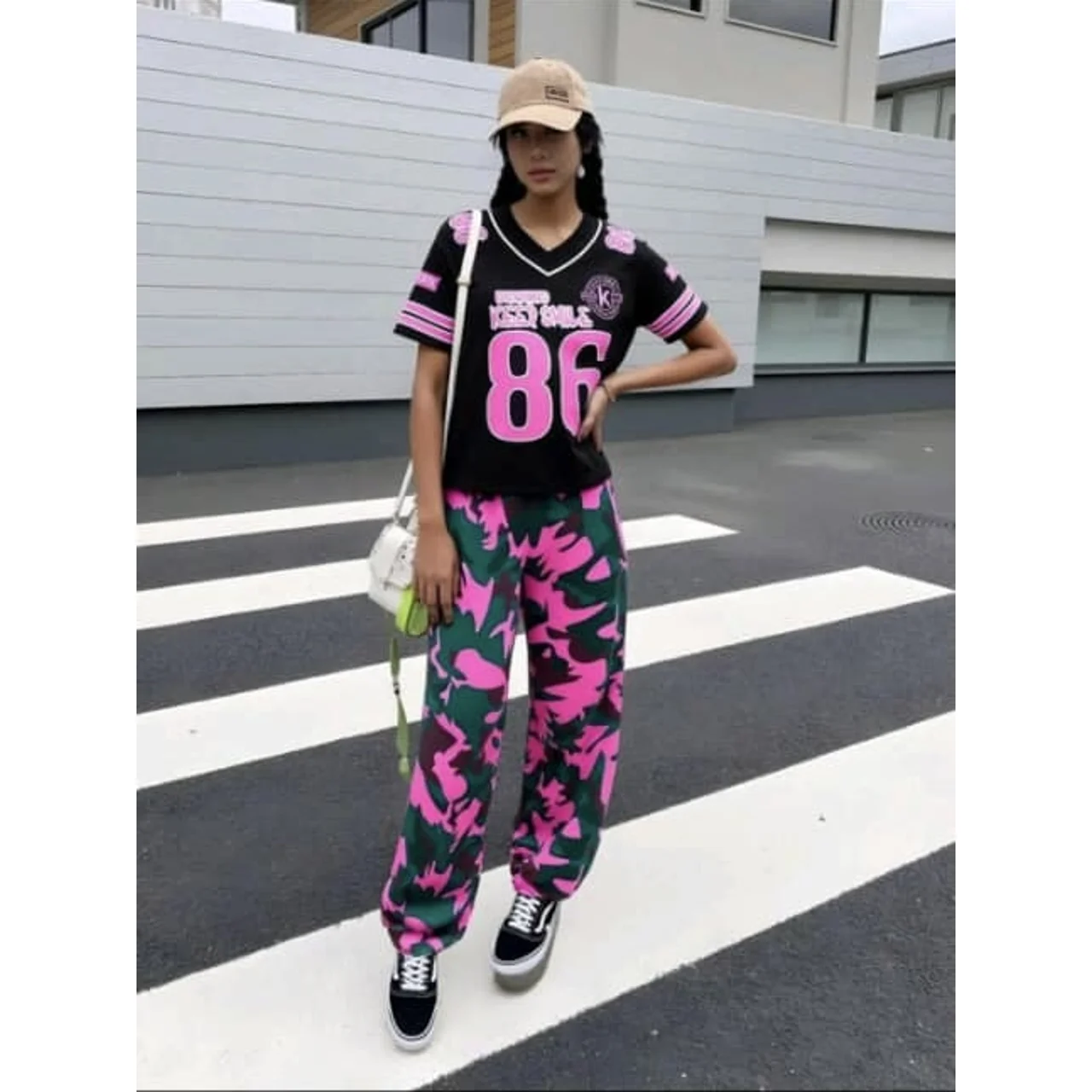 _Stylish Outfit for Teen Girls: Trousers and Top
