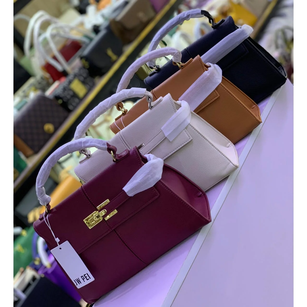 _Stylish Women's Handbag (Trendy, Fashion-Forward, Elegant, Long-lasting)