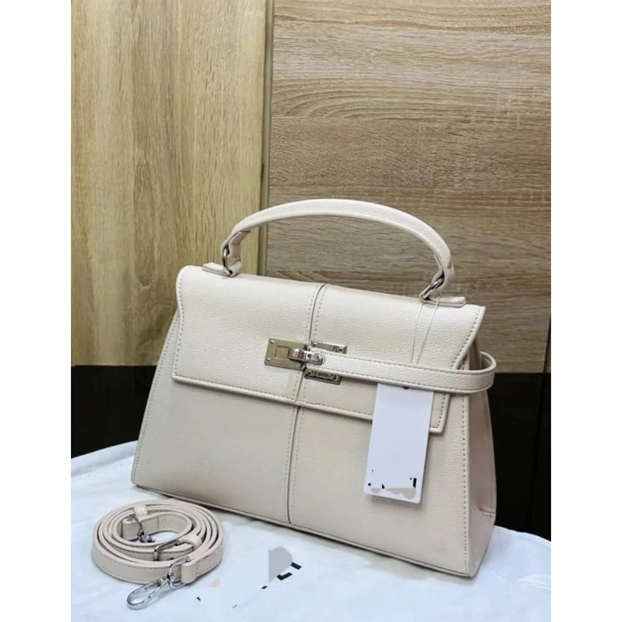 _Stylish Women's Handbag (Trendy, Fashion-Forward, Elegant, Long-lasting)