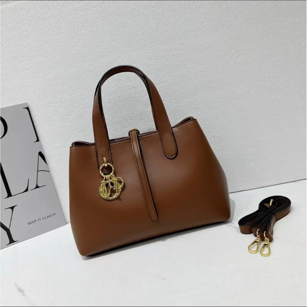 _Stylish Women's Handbag (Trendy, Stylish, Sophisticated, Long-lasting)
