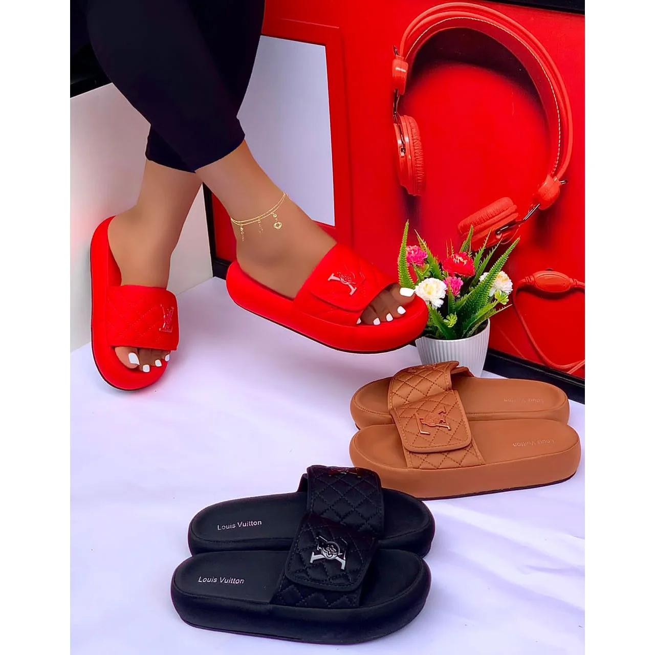 _Stylish Women's Slippers (Elegant, Long-lasting, Trendy, Fashion-Forward)