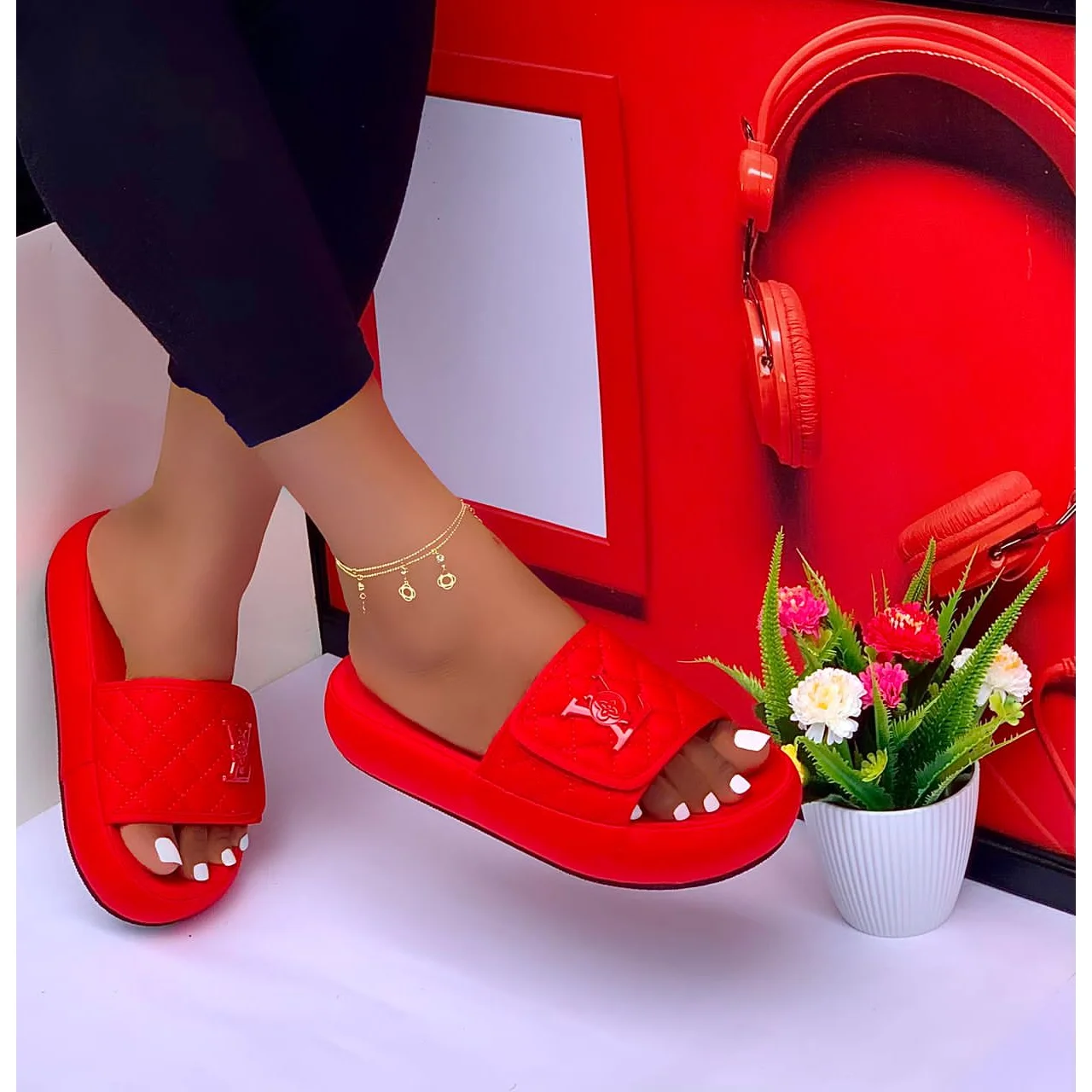 _Stylish Women's Slippers (Elegant, Long-lasting, Trendy, Fashion-Forward)