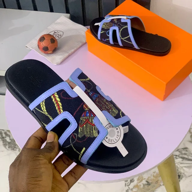 _Trendy and Durable Men's Stylish Slippers (High Quality)