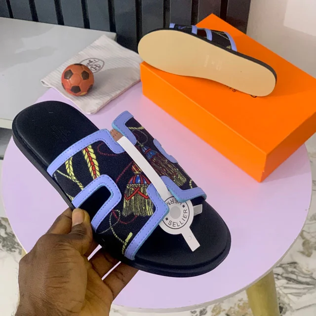 _Trendy and Durable Men's Stylish Slippers (High Quality)