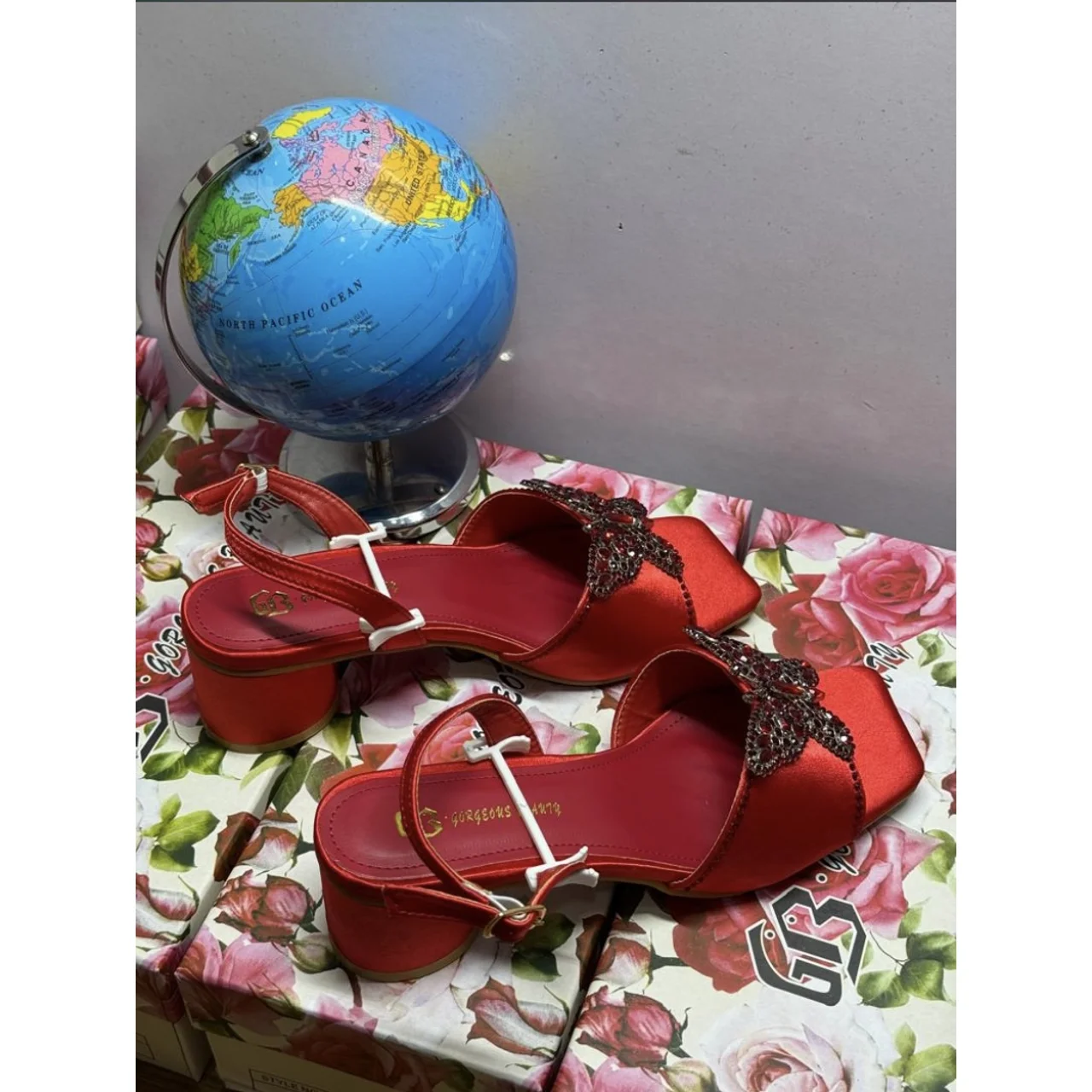 _Trendy Women's Footwear (Chic, Elegant, Long-lasting, Fashion-forward)