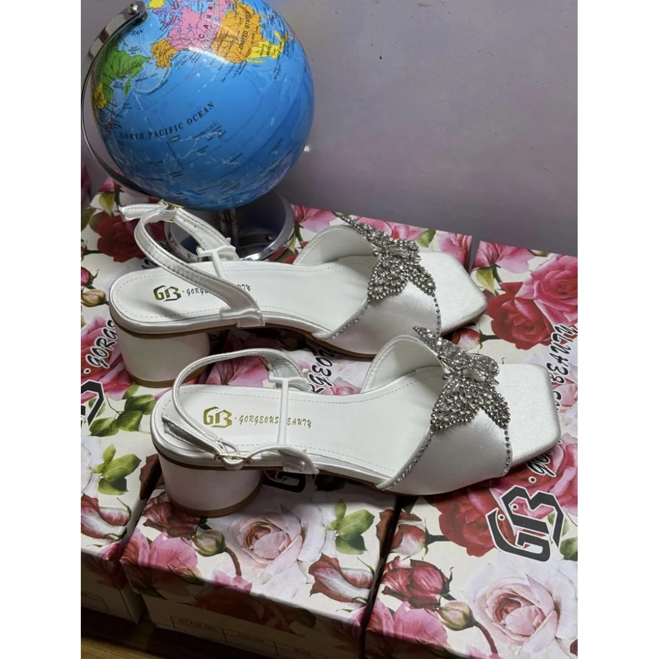 _Trendy Women's Footwear (Chic, Elegant, Long-lasting, Fashion-forward)