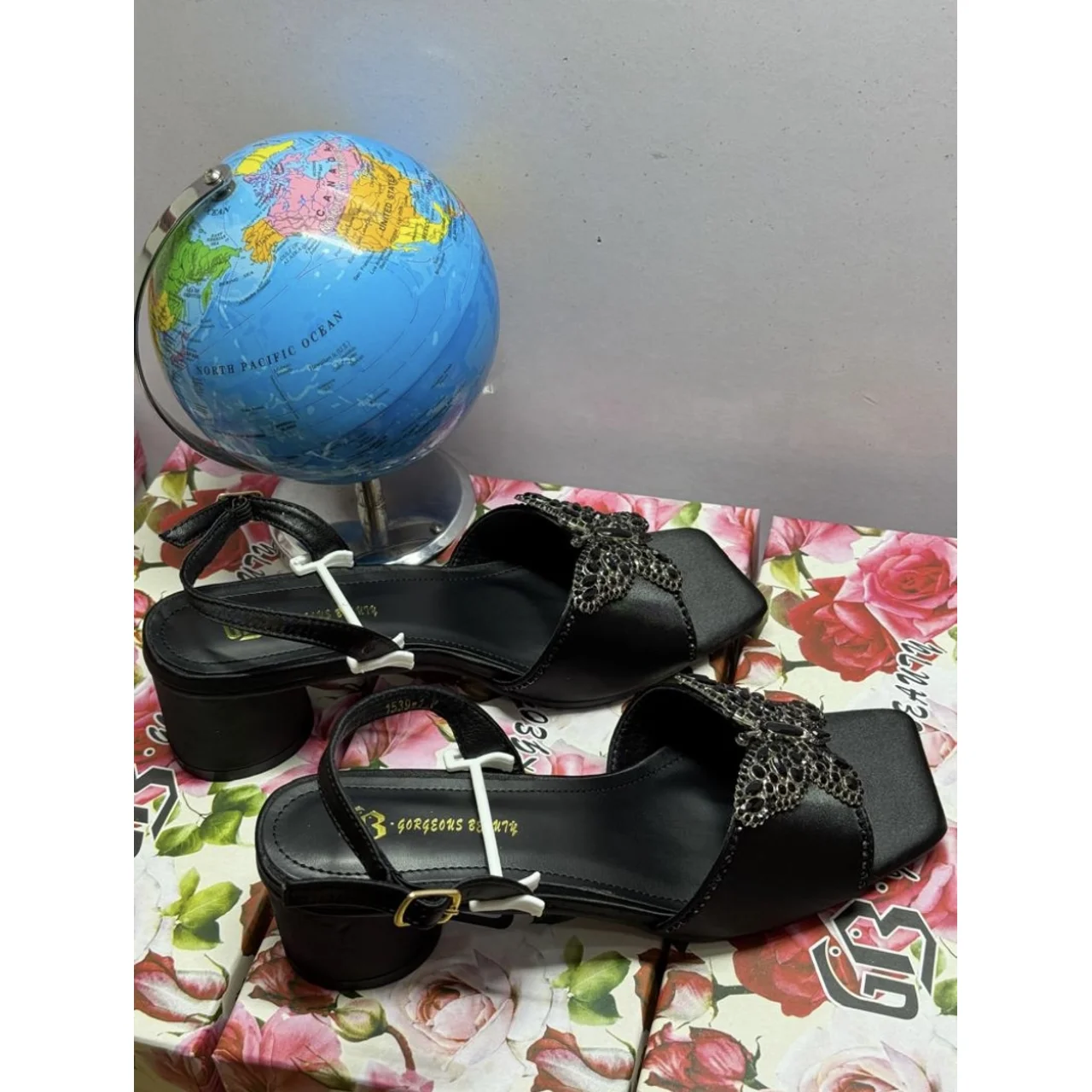 _Trendy Women's Footwear (Chic, Elegant, Long-lasting, Fashion-forward)