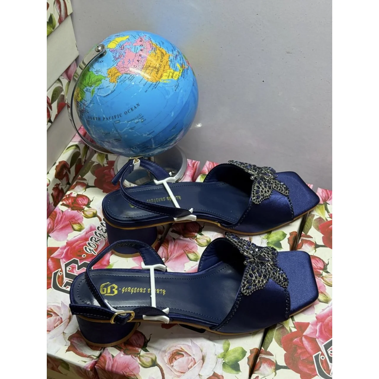 _Trendy Women's Footwear (Chic, Elegant, Long-lasting, Fashion-forward)
