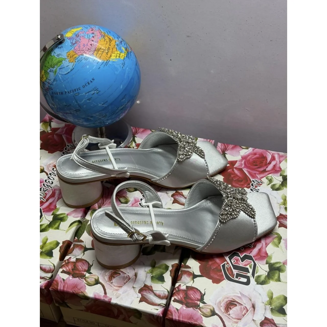 _Trendy Women's Footwear (Chic, Elegant, Long-lasting, Fashion-forward)