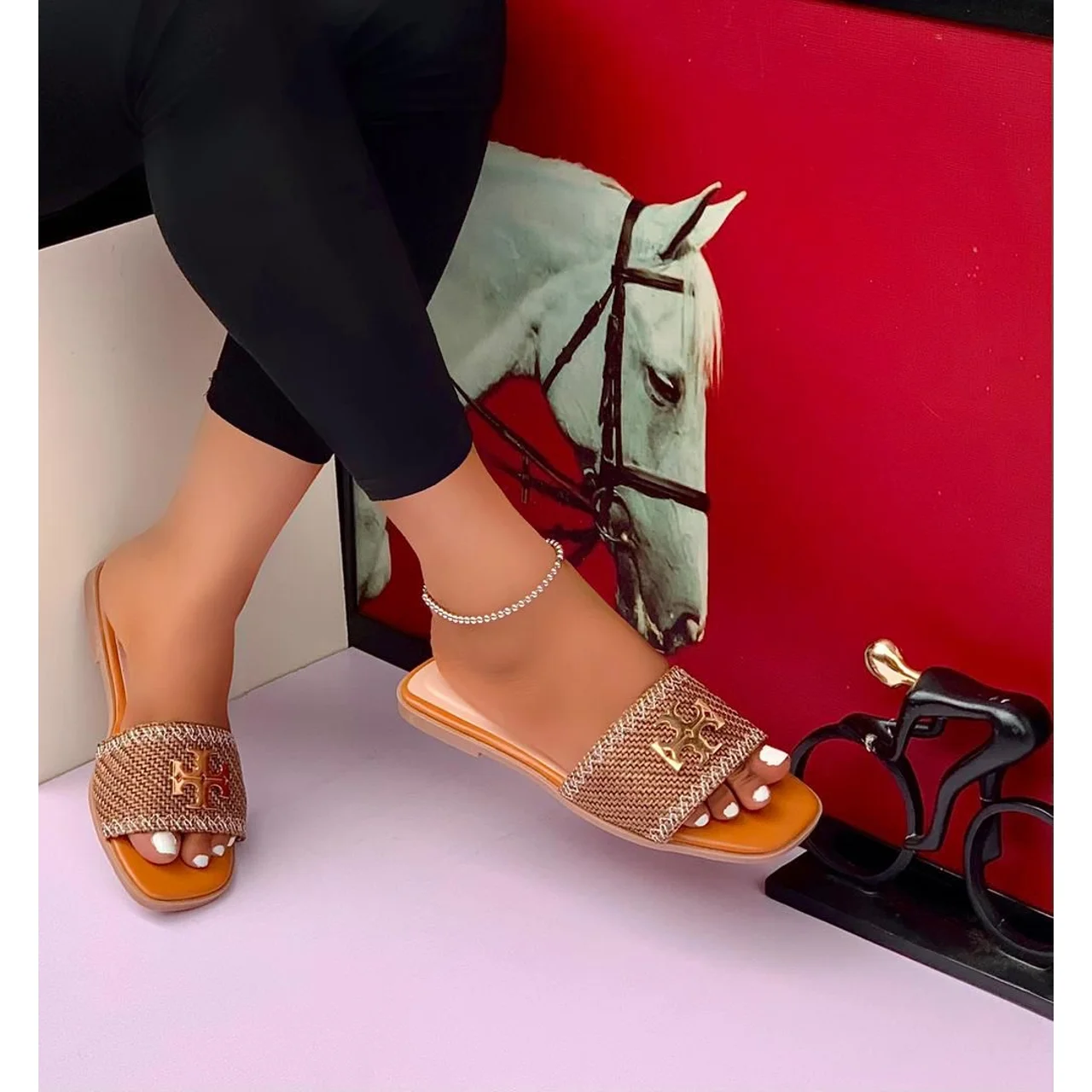 _Women’s Slippers (Chic, Trendy, Elegant, Sturdy)