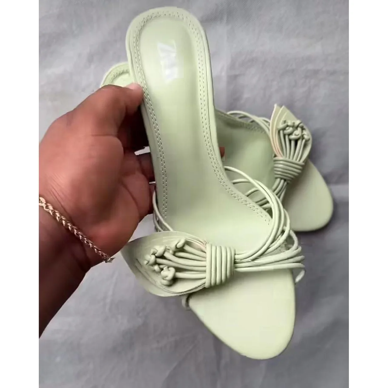 _Zara Chic Women's Footwear (Trendy, Long-lasting, Fashion-forward, Sophisticated)